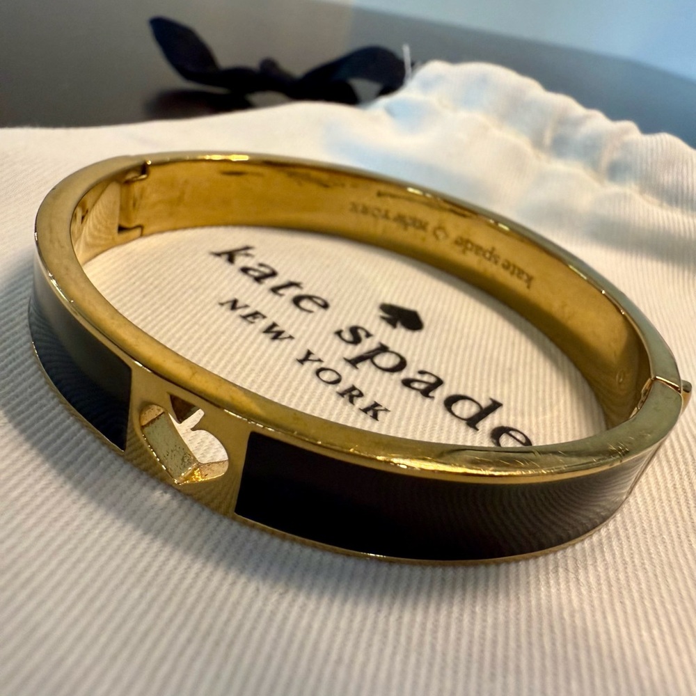 KATE SPADE Hole Punch Spade Enamel Hinged Bangle Bracelet - Gold/Black - Picture 15 of 15